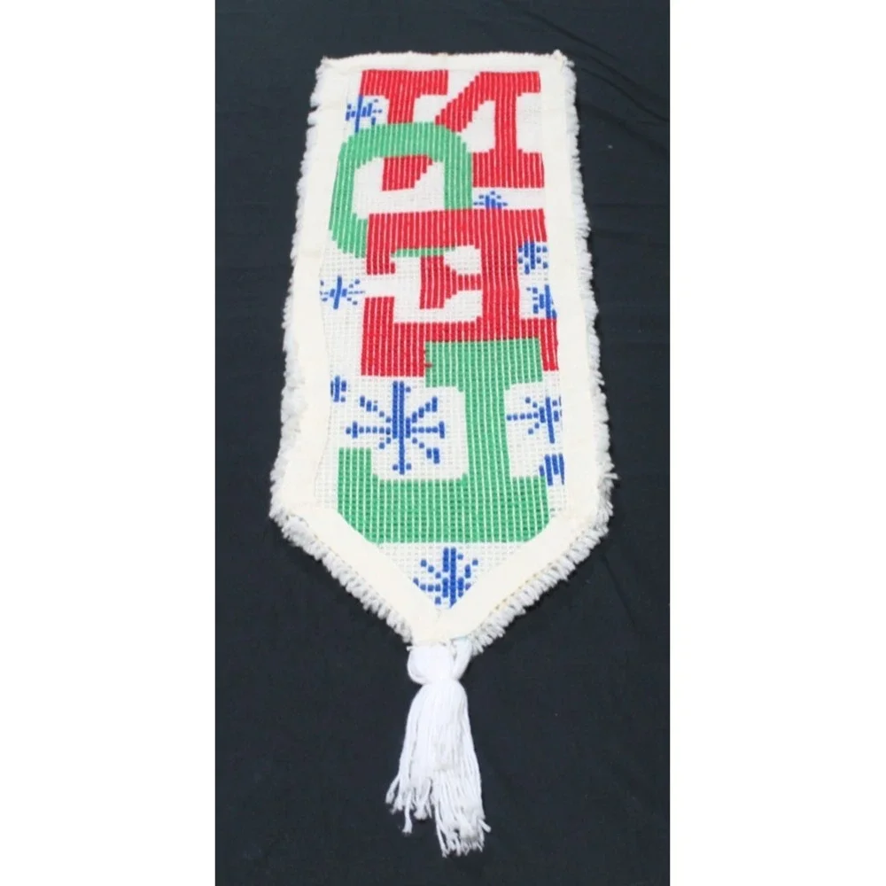 Vintage Handmade NOEL Christmas Yarn Wall Hanging Tapestry Snowflakes 44x13
